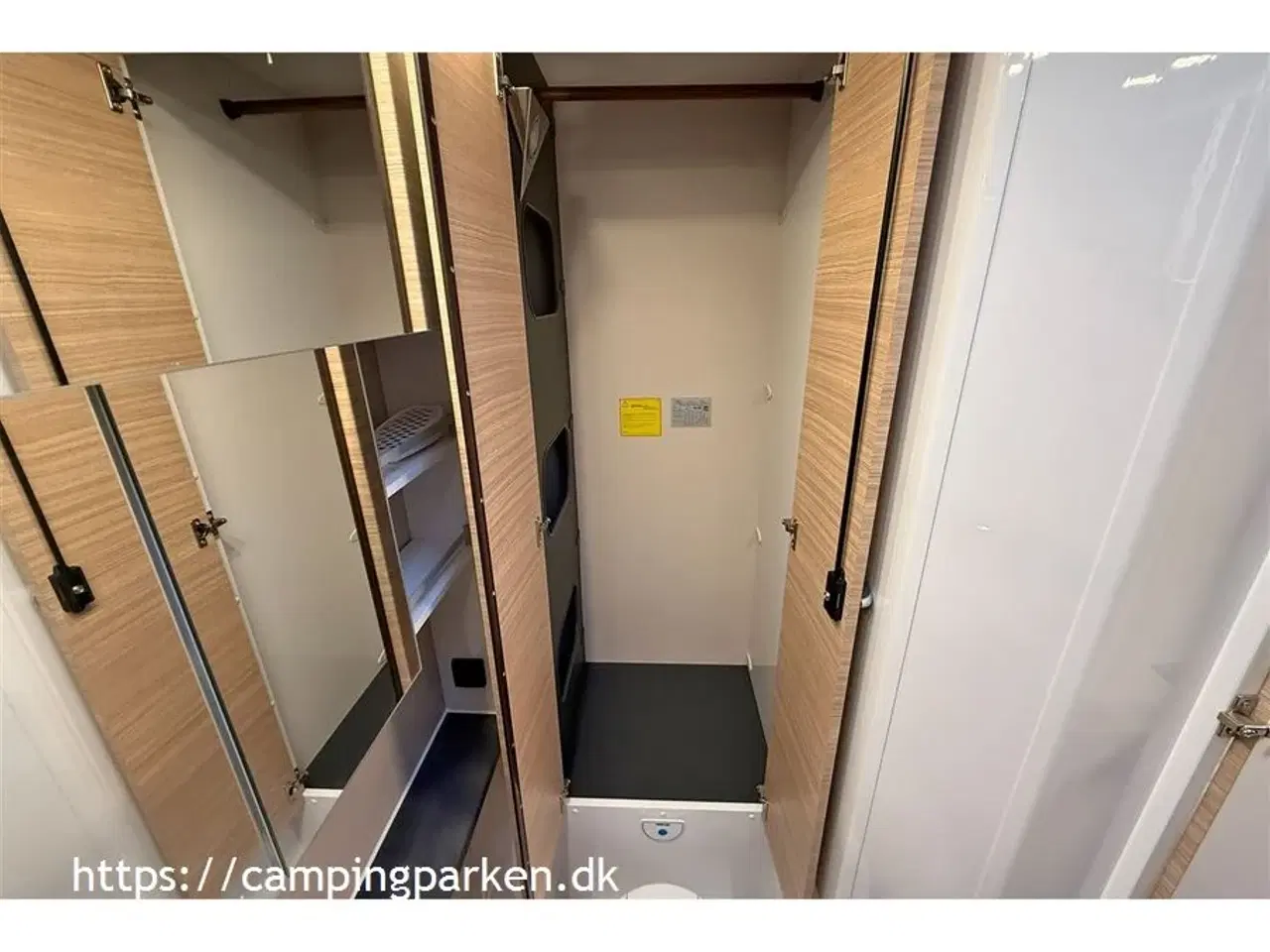 Billede 11 - 2024 - Hobby Optima De Luxe T70 GE aut.   Næsten ny Hobby autocamper med enkeltsenge