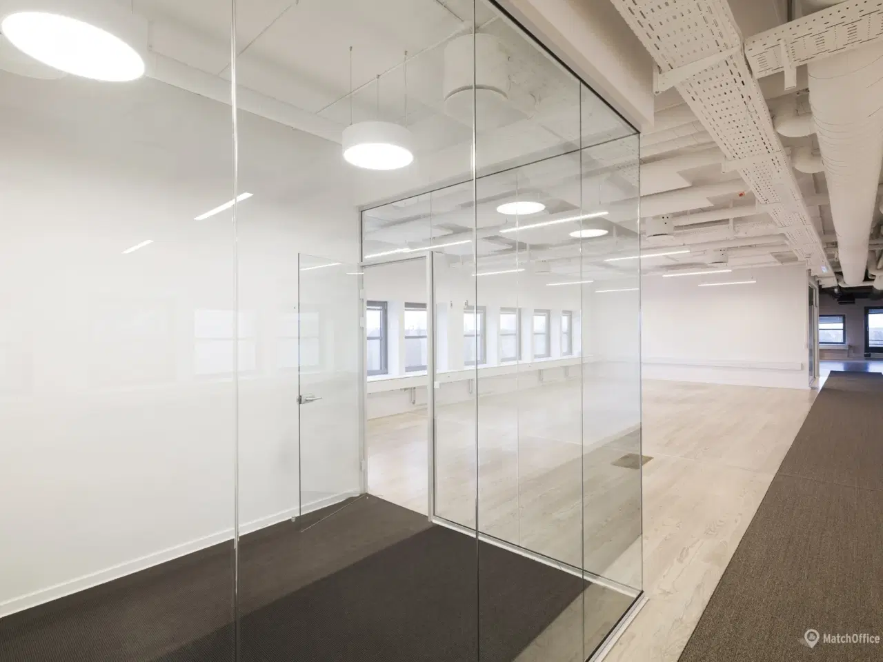 Billede 4 - Med kontor i Parken kan I spille bold med de bedste