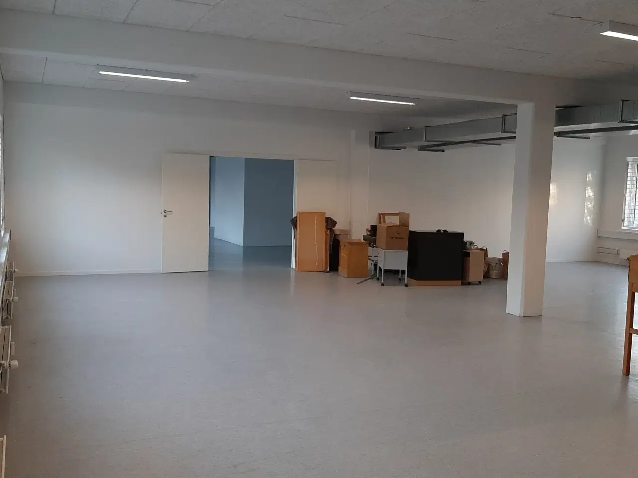 Billede 5 - Lager. Værksted, Butik, Showroom, Undervisning- med port