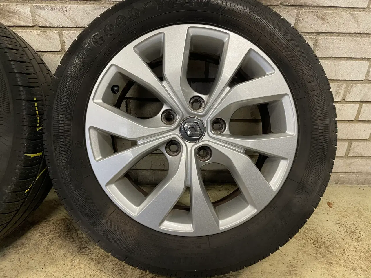 Billede 4 - 16 Renault Megane 205/55r16 Ref.710 sommer