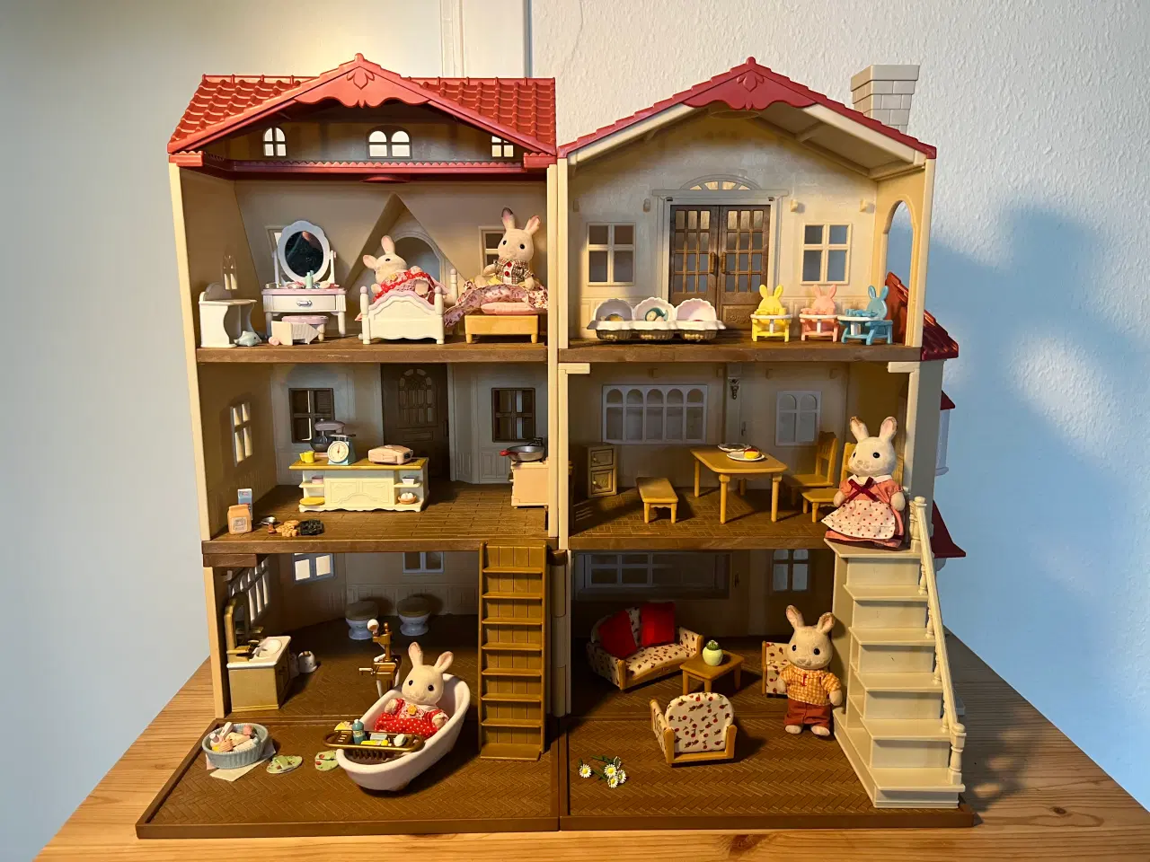 Billede 1 - Sylvanian Families, hyggehytte og Red Roof byhus