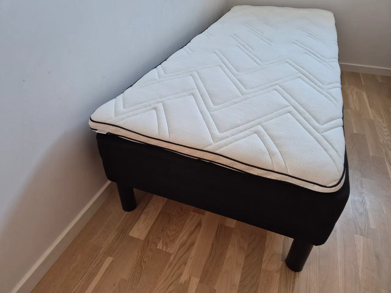 Billede 3 - Sort boxmadras