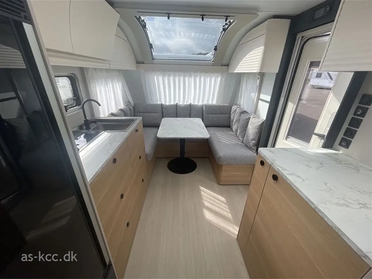 Billede 10 - 2026 - Adria Adora 572 UT   Adria Adora 572 UT Årg, 2026 4 sovepladser, 5 siddepladser