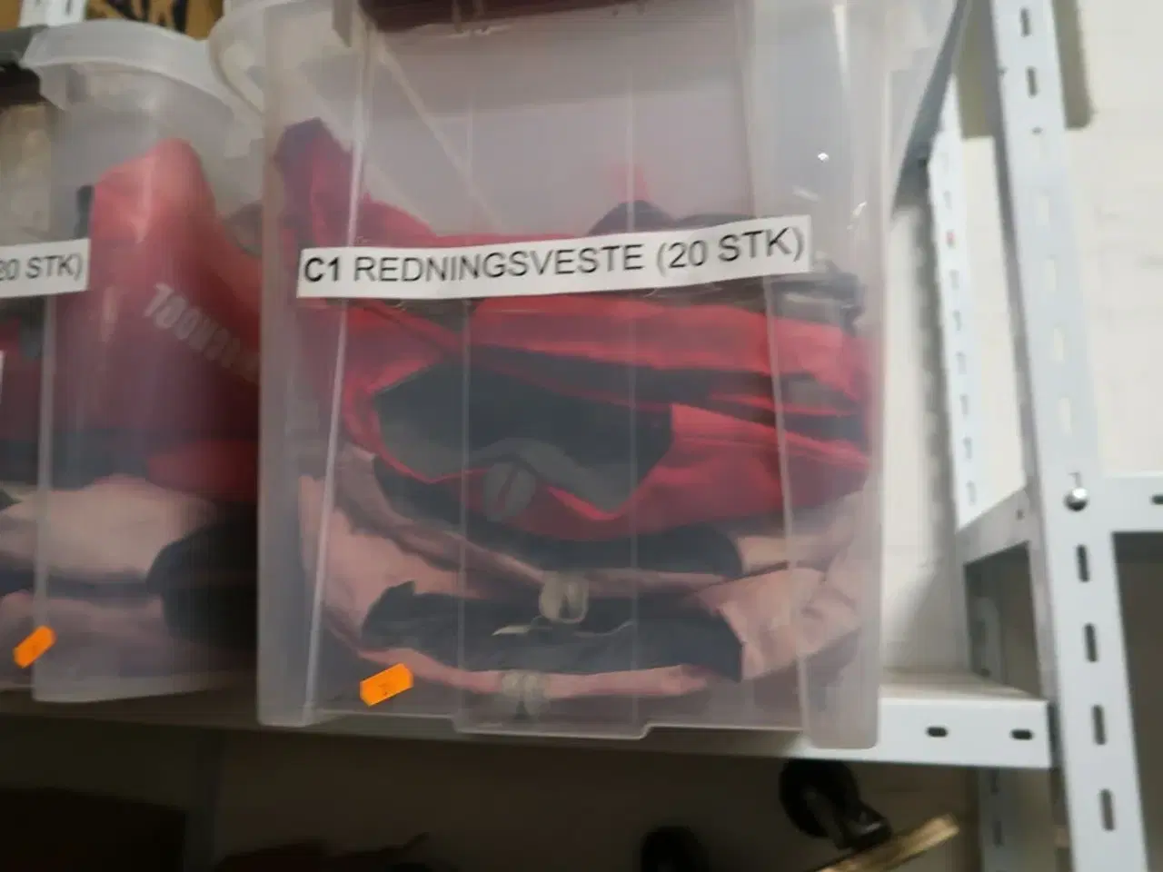 Billede 4 - 3 stk. kasser med redningsveste