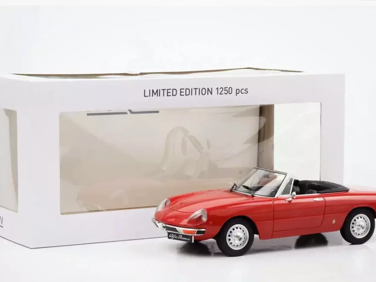 Billede 1 - 1:18 Alfa Romeo 2000 Spider med top 1979