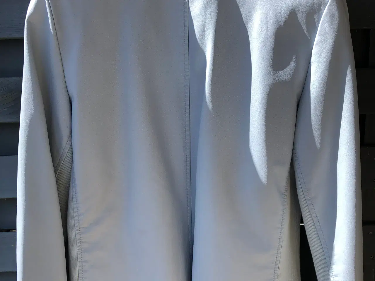 Billede 2 - Super flot Calvin Klein jakke. Brugt to gange