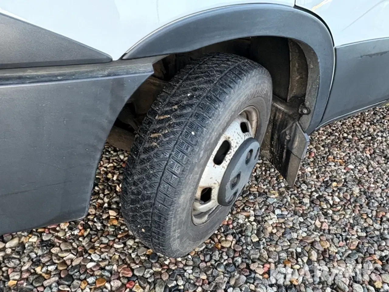 Billede 12 - Mandskabsvogn Iveco 35C15 med lad