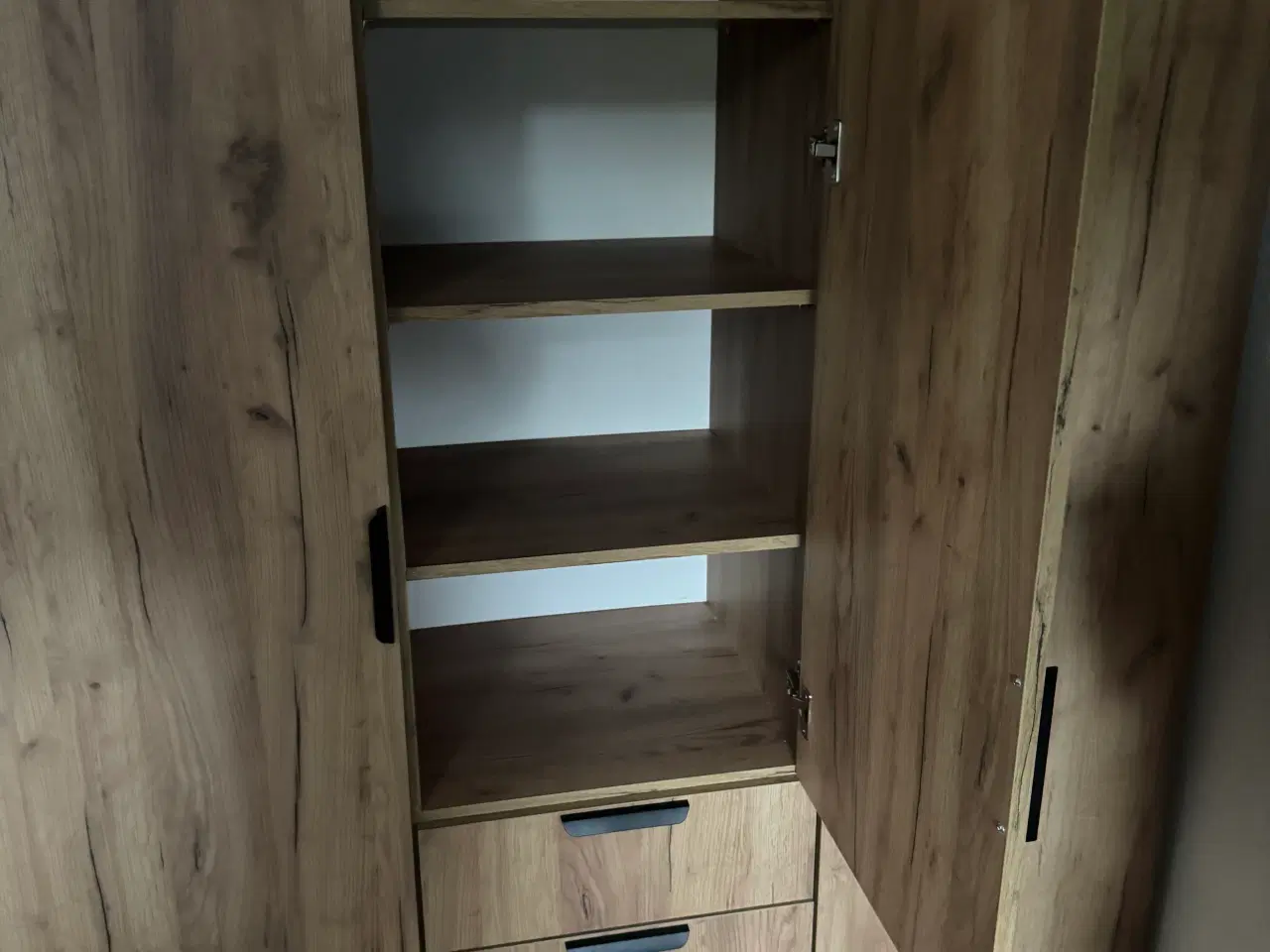 Billede 3 - Klædeskab stort