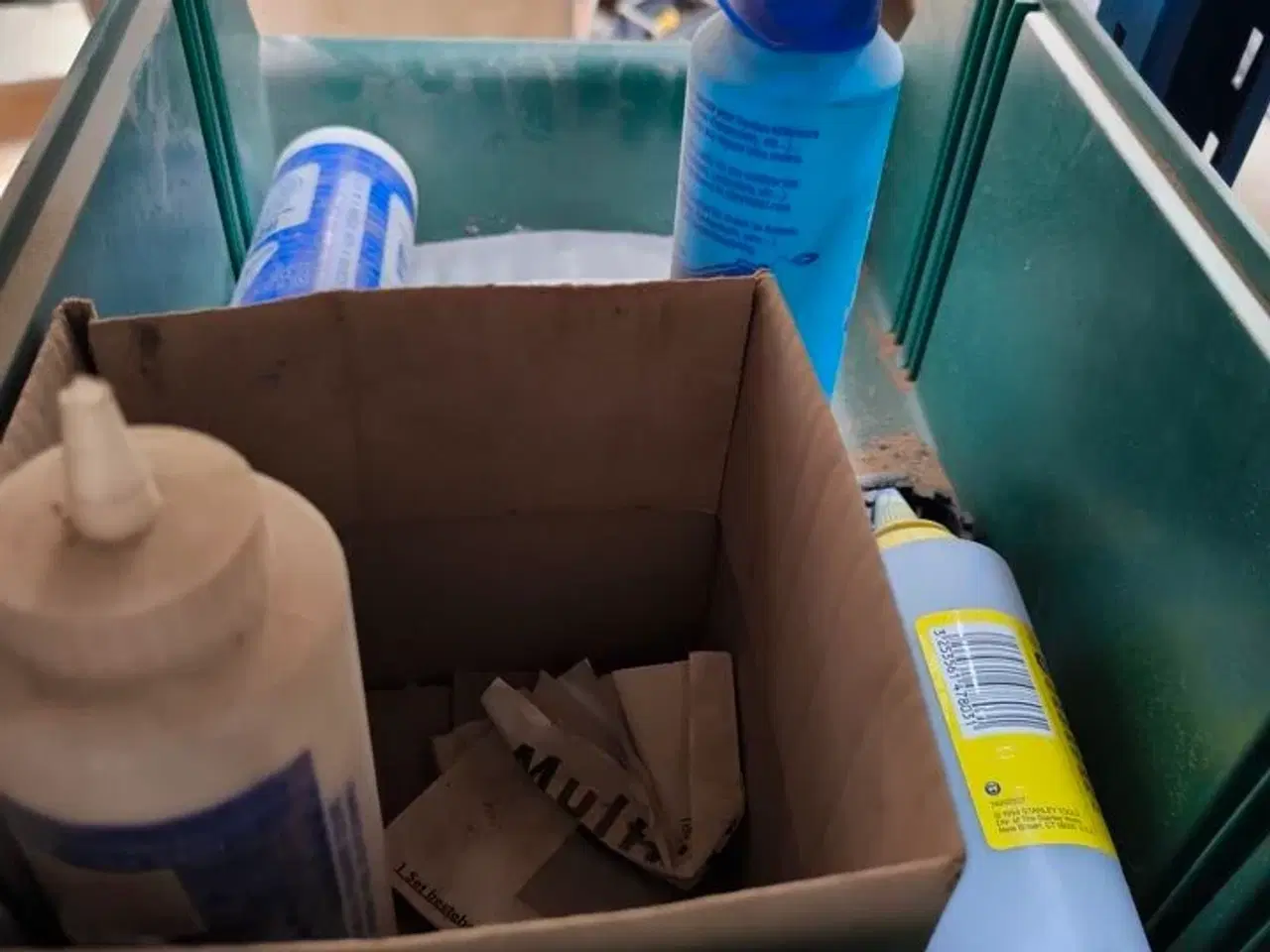 Billede 8 - Indhold på reol (venstre fag)