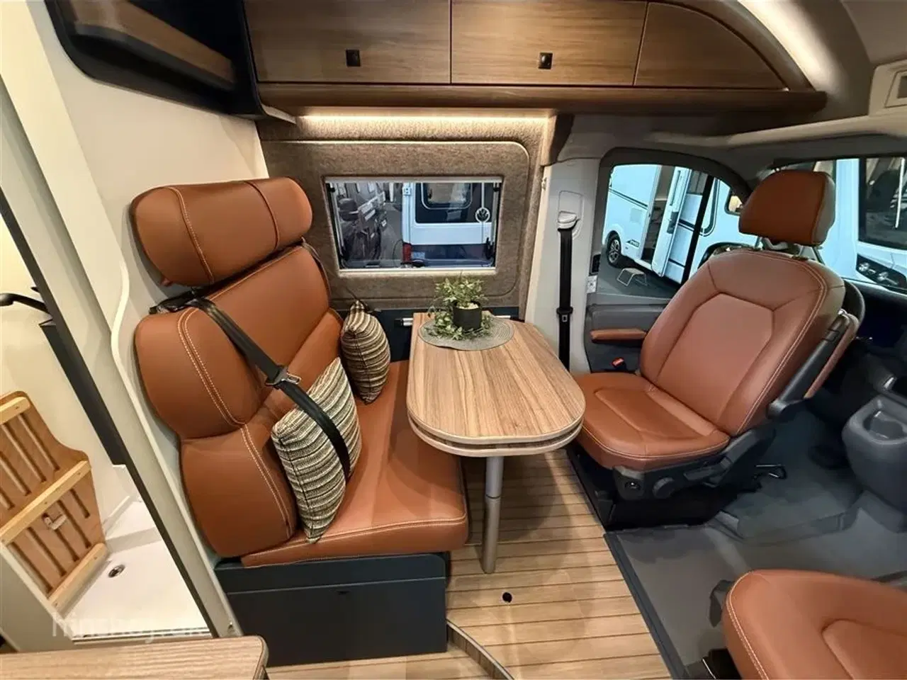 Billede 2 - 2026 - Eriba Car 600 Indium Grey Aut Eriba Car 600 Indium Grey 2026 fra Hinshøj Caravan