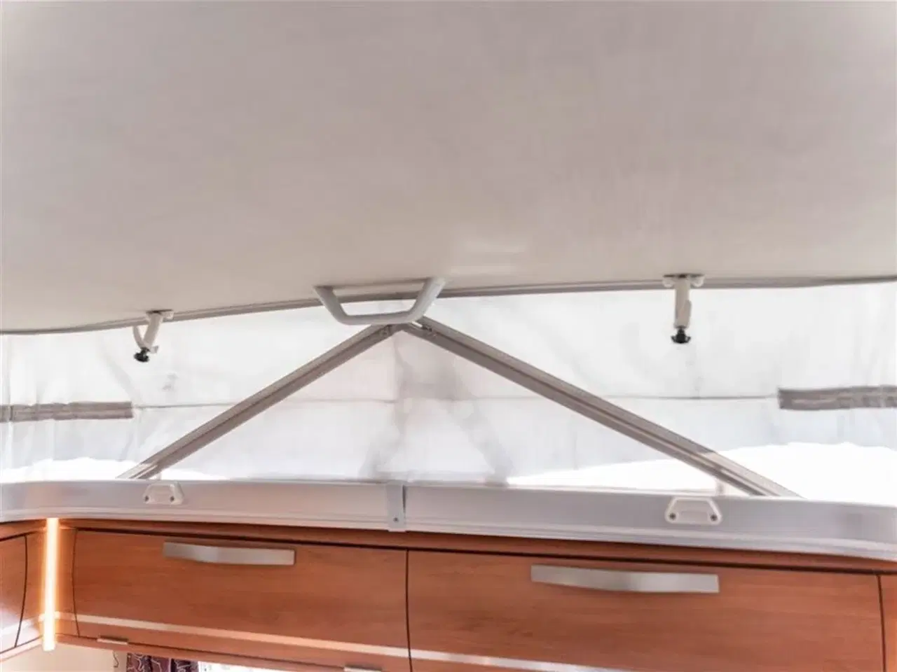 Billede 22 - 2019 - Hymer Eriba Touring Troll 535 GT   Yderst velholdt vogn med hævetag og meget udstyr