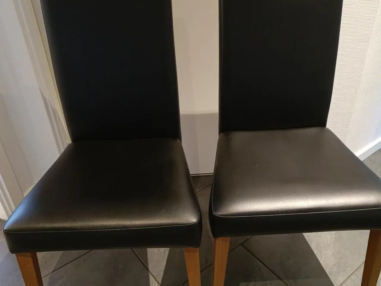 Billede 1 - Spisestuestole i sort kunstlæder