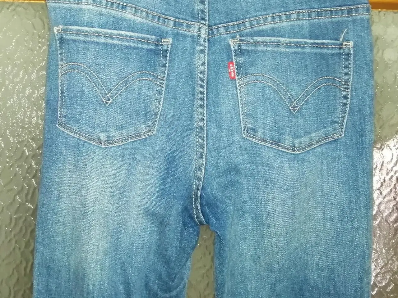 Billede 1 - JEANS, LEVIS DRENGE/PIGE JEANS, STONEWASH, FLOT