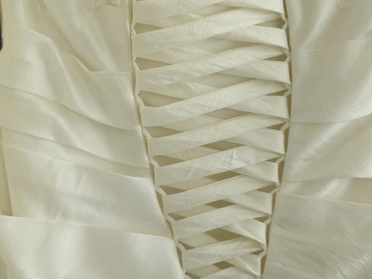 Billede 7 - Brudekjole med underskørt