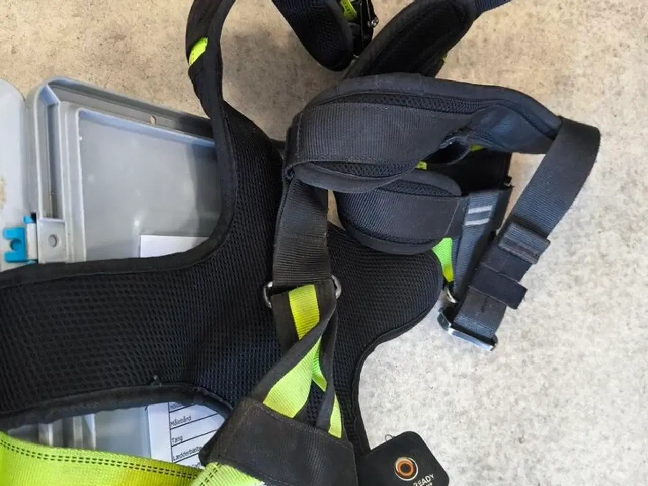 Billede 3 - Kasse m. sikringsgrej samt div.