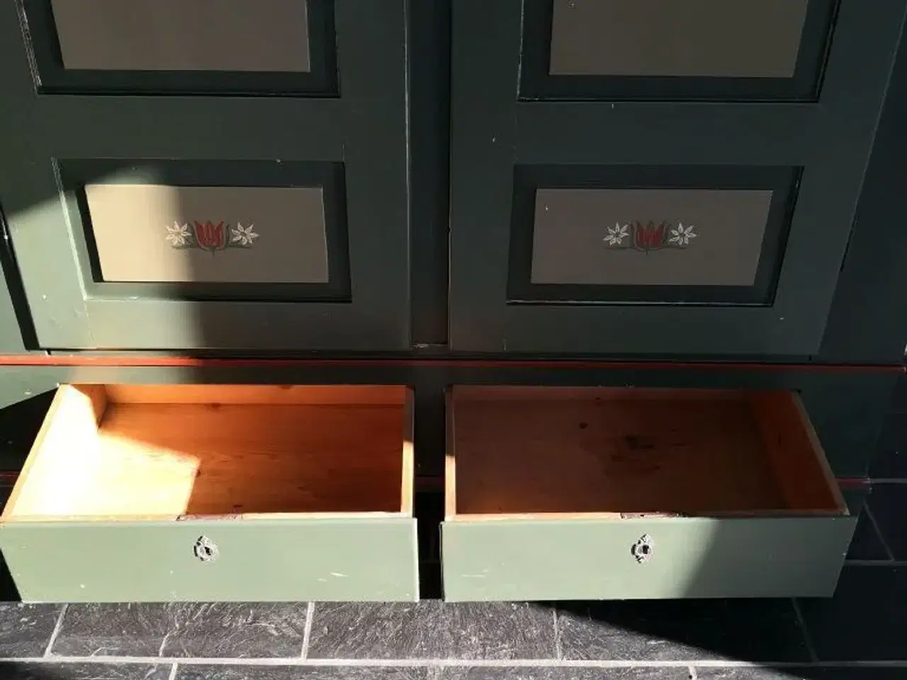 Billede 9 - Flot antik skab