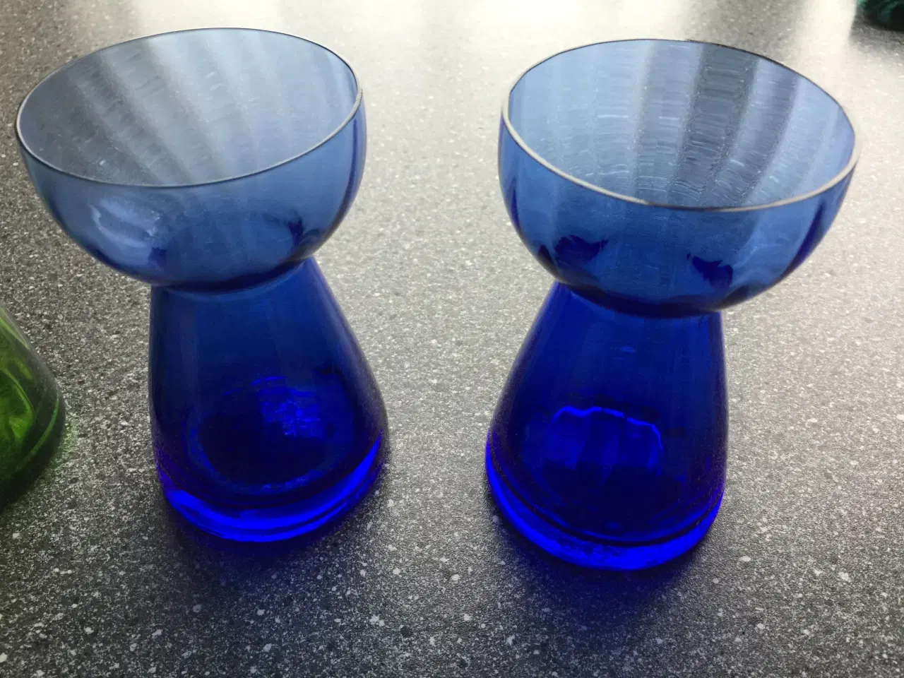 Billede 6 - Blå vaser, glasskåle, lysestage og hyacintglas