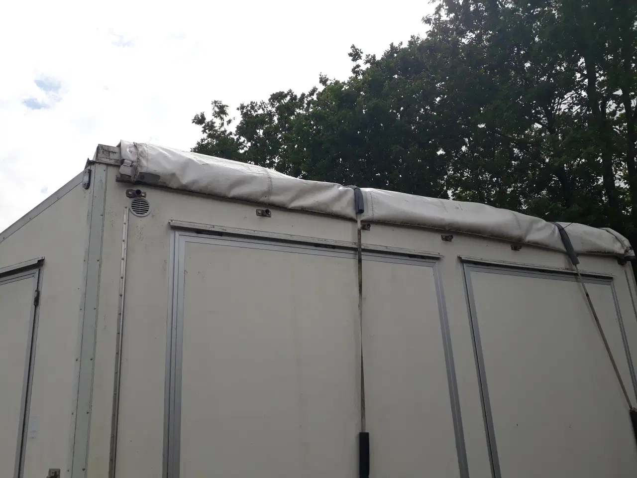 Billede 4 - Salgsvogn 6 meter, 2700kg, m 4 salgs låger. 