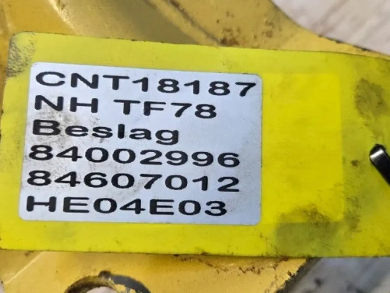Billede 12 - New Holland TF78 Trækbeslag 84002996