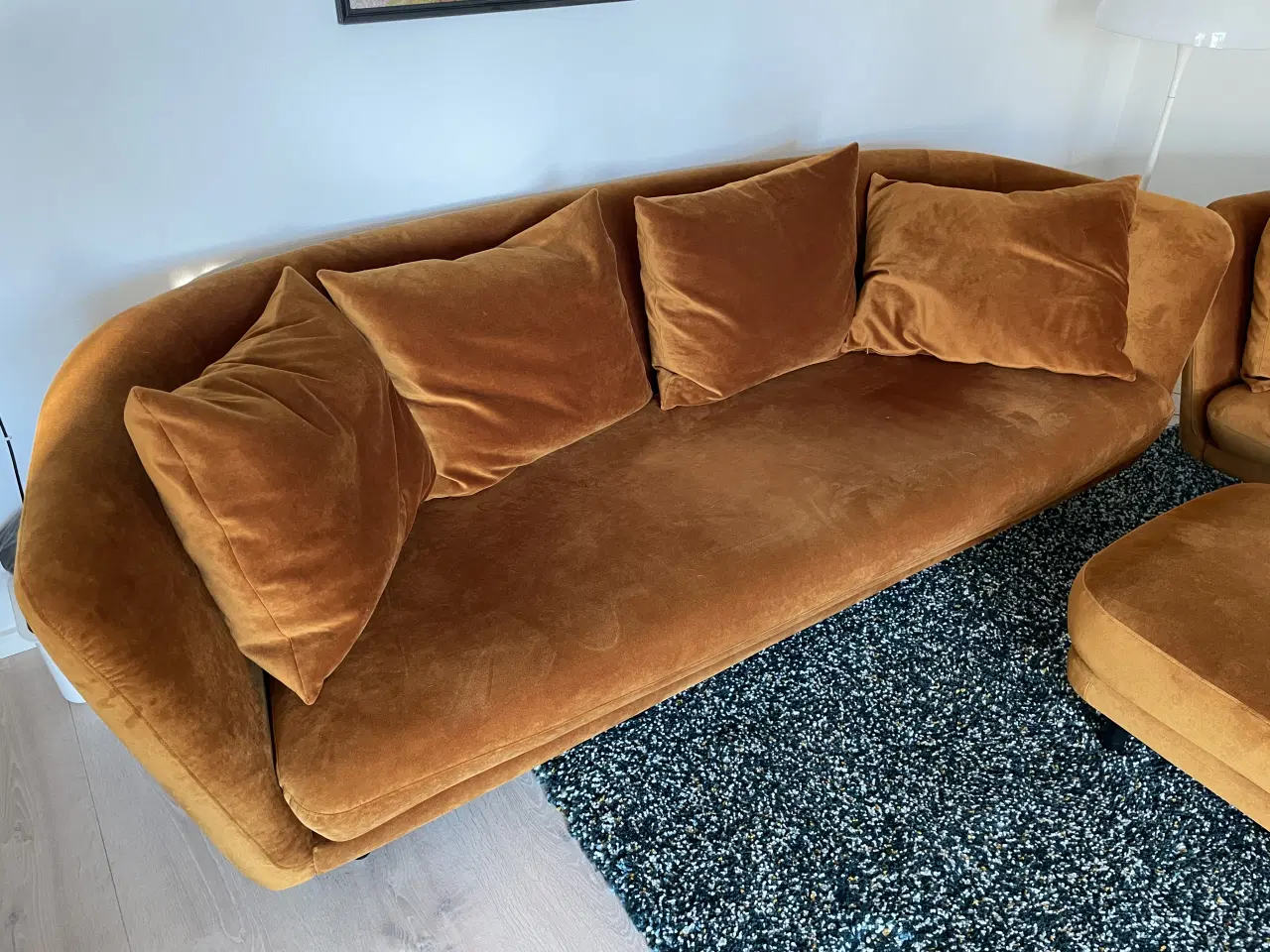 Billede 3 - To sofaer samt puf