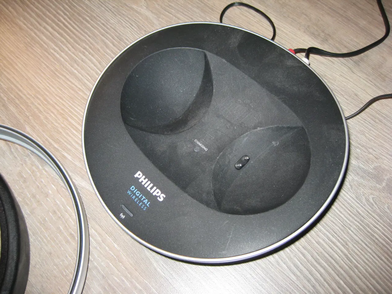 Billede 2 - Hovedtelefon med lader