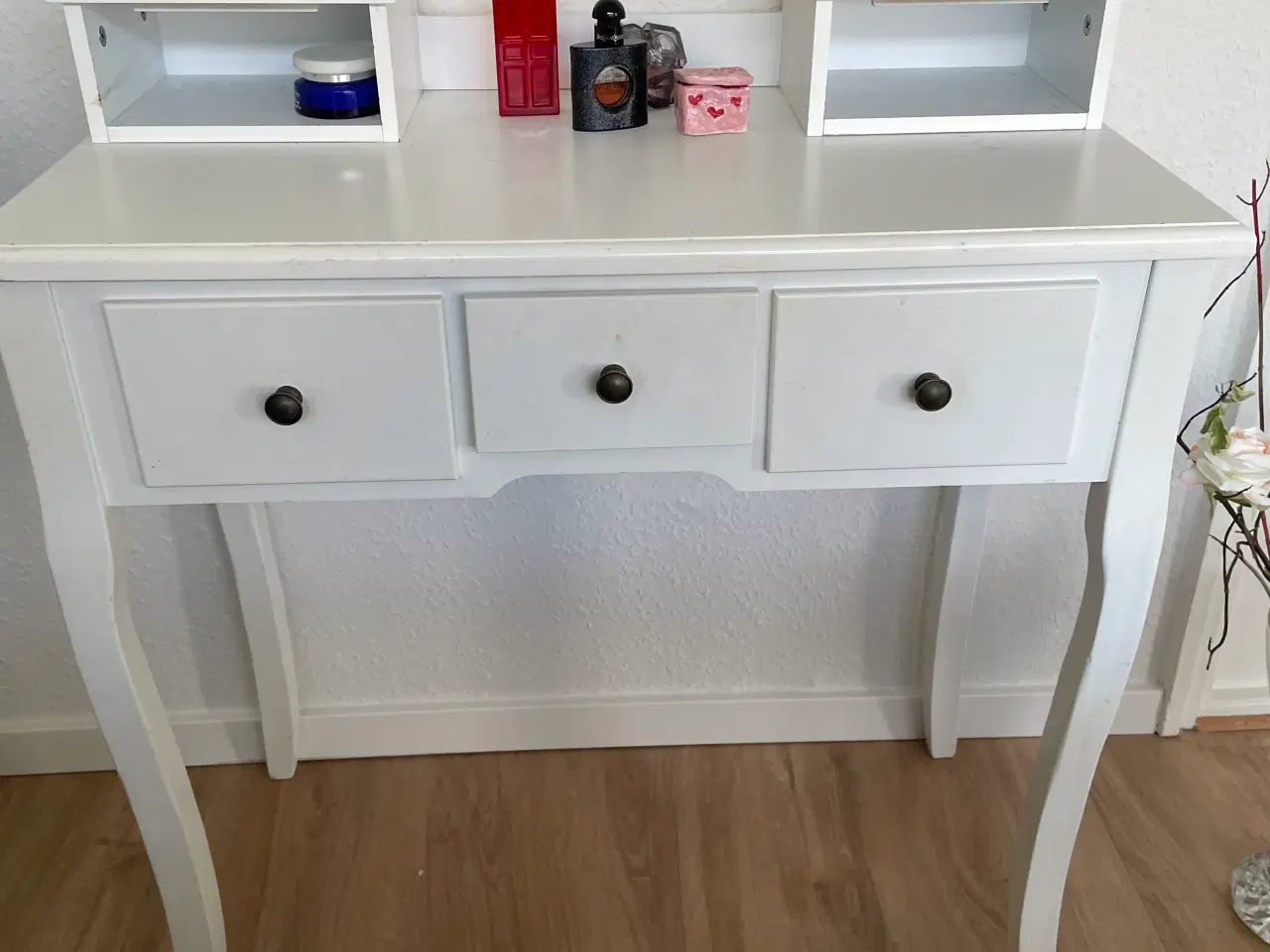 Billede 2 - Pyntebord til teenager