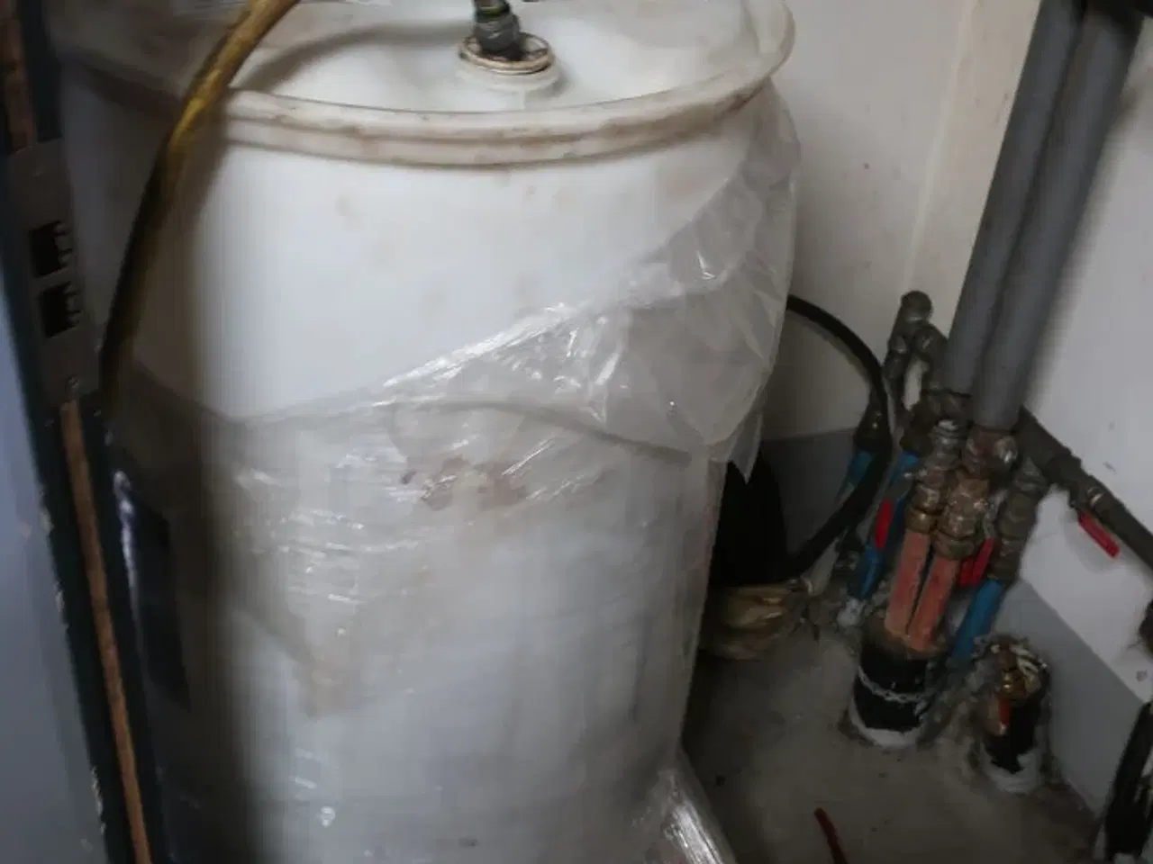 Billede 7 - 2 stk. reoler med indhold