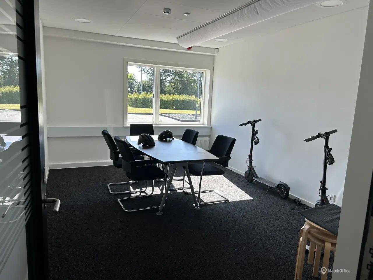 Billede 4 - Rigtigt flotte kontorer med god synlighed