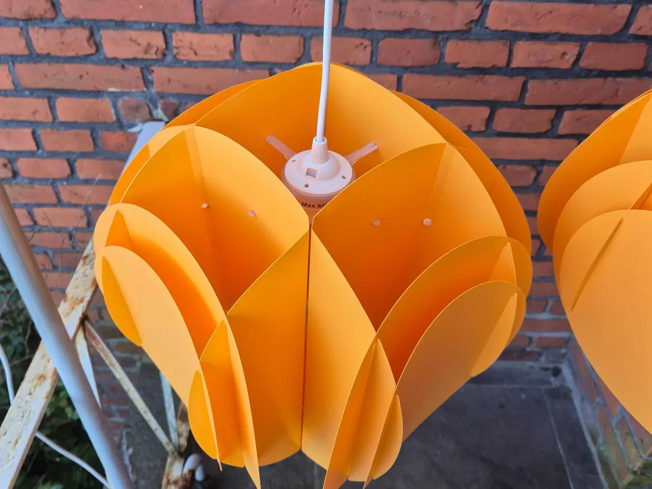 Billede 26 - Flotte gule lamper i plast 