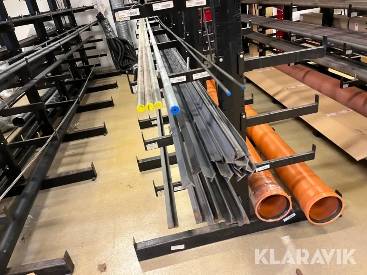 Billede 3 - Grenreol en række