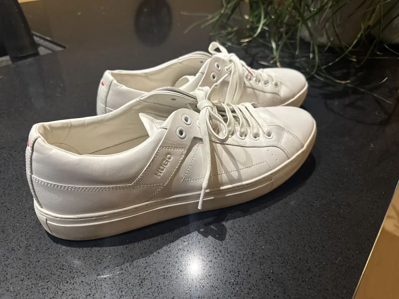 Billede 4 - Hvide Hugo Boss Sneaks