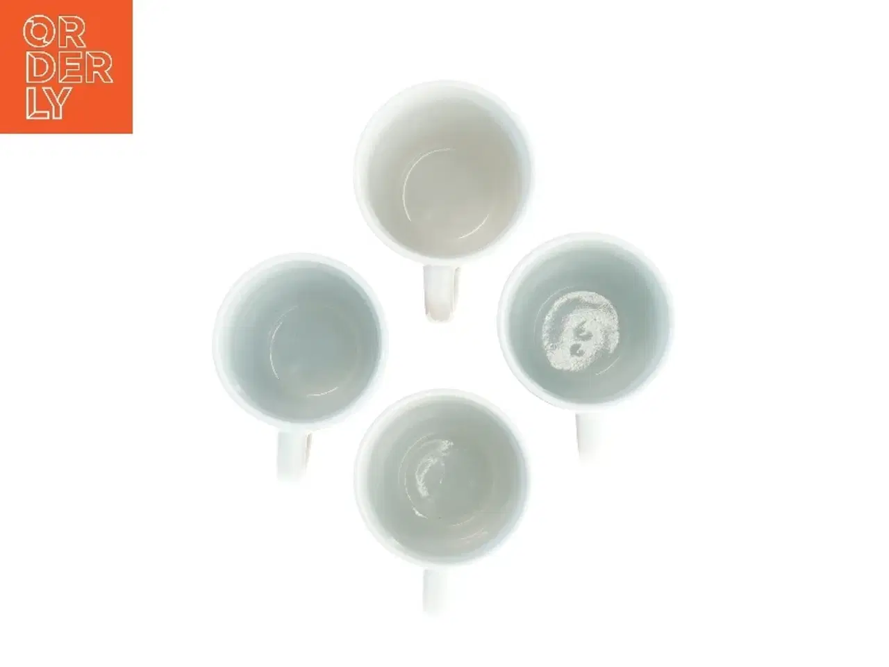 Billede 4 - Røde og hvide krus med jule dekoration fra Søstrene Grene (str. H. 9,5 cm. ø. 8,5 cm)