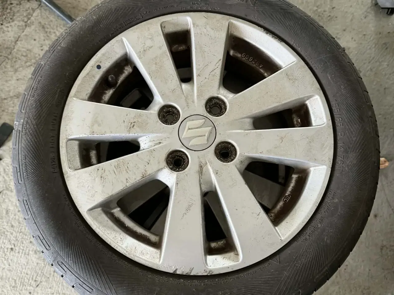 Billede 1 - 14" Suzuki alufælge med sommerdæk