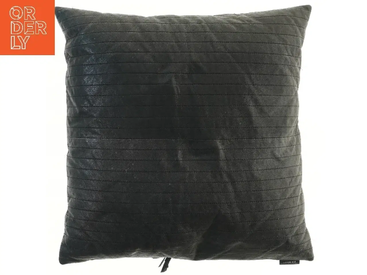 Billede 1 - Sort pude i læder fra Louise Roe (str. 44x46 cm)