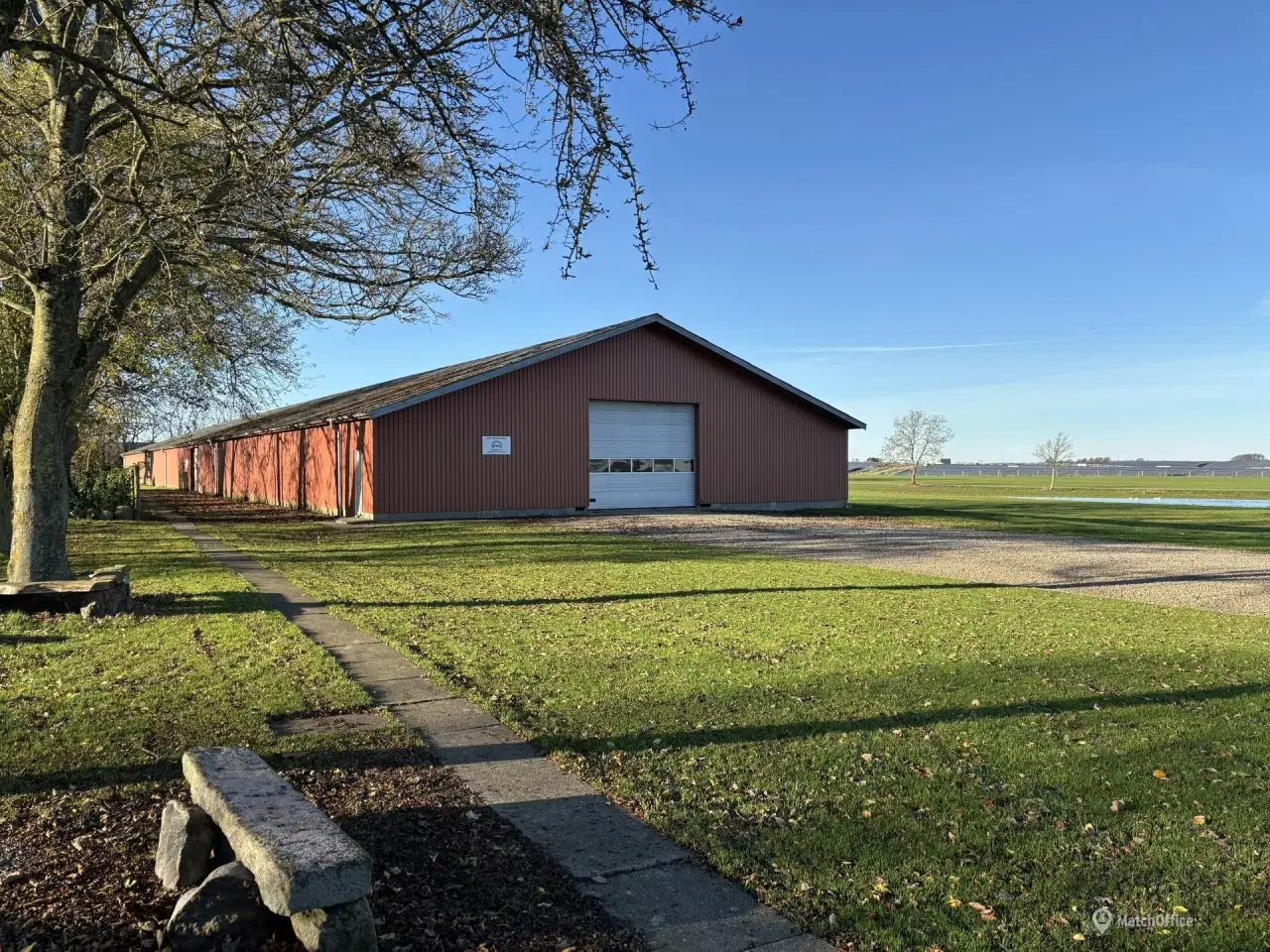 Billede 1 - God lagerhal 10 km fra Horsens