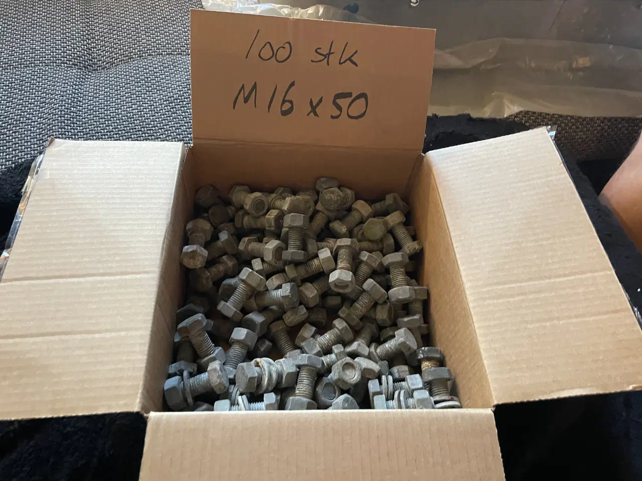 Billede 1 - Bolt med møtrik 