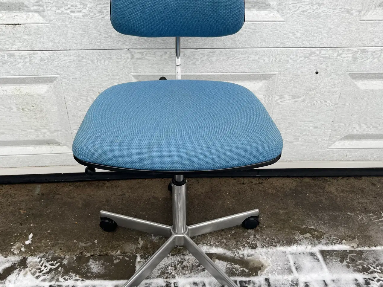 Billede 1 - Kevi kontorstol, med uld stof ,gas op/ned , 5 ben 