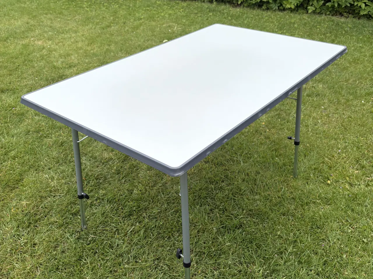 Billede 2 - Pænt Campingbord