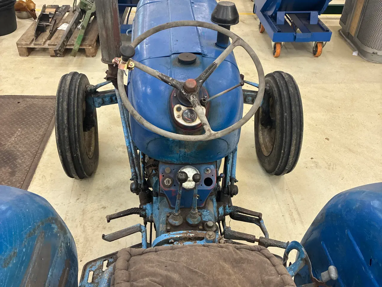 Billede 3 - Ford Dexta med lidt utætheder 