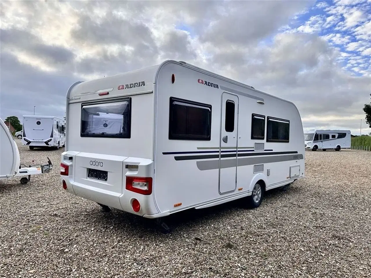 Billede 17 - 2014 - Adria Adora 563 PU   Fritstående queen seng