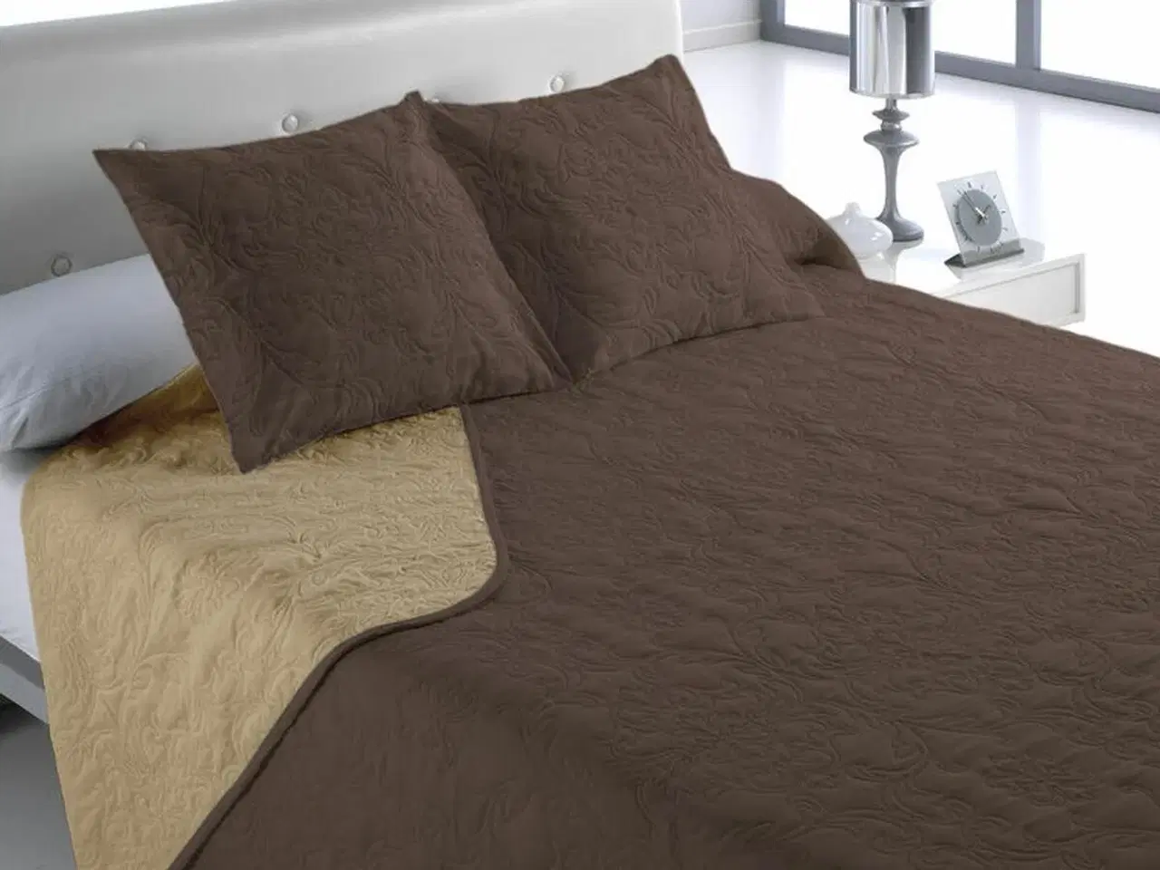 Billede 1 - Sengetæppe vattæppe Hosteline VEGAS brun - Seng 105 (2 dele)