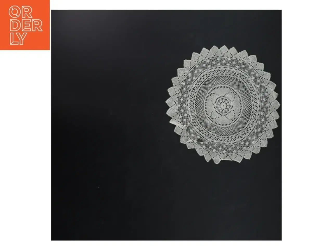 Billede 2 - Hæklet borddug (str. Ø 24 cm)