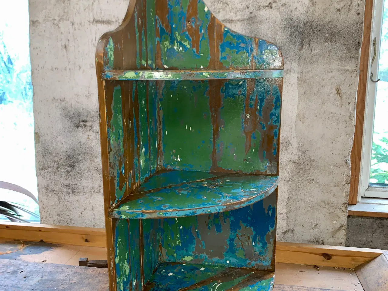 Billede 3 - Hjørnehylde med flot patina