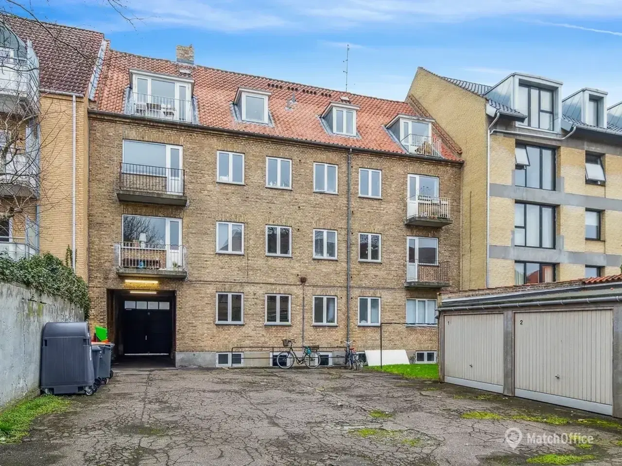 Billede 2 - Garager 3. 6 & 8 til leje på Kastanie Allé 19