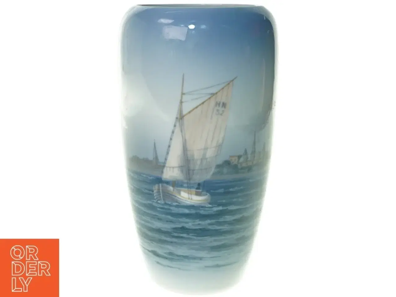 Billede 1 - Vase med marine motiv og sejlbåd, Royal Copenhagen nr. 2609-1049 fra Royal Copenhagen (str. 23 x 12 cm)