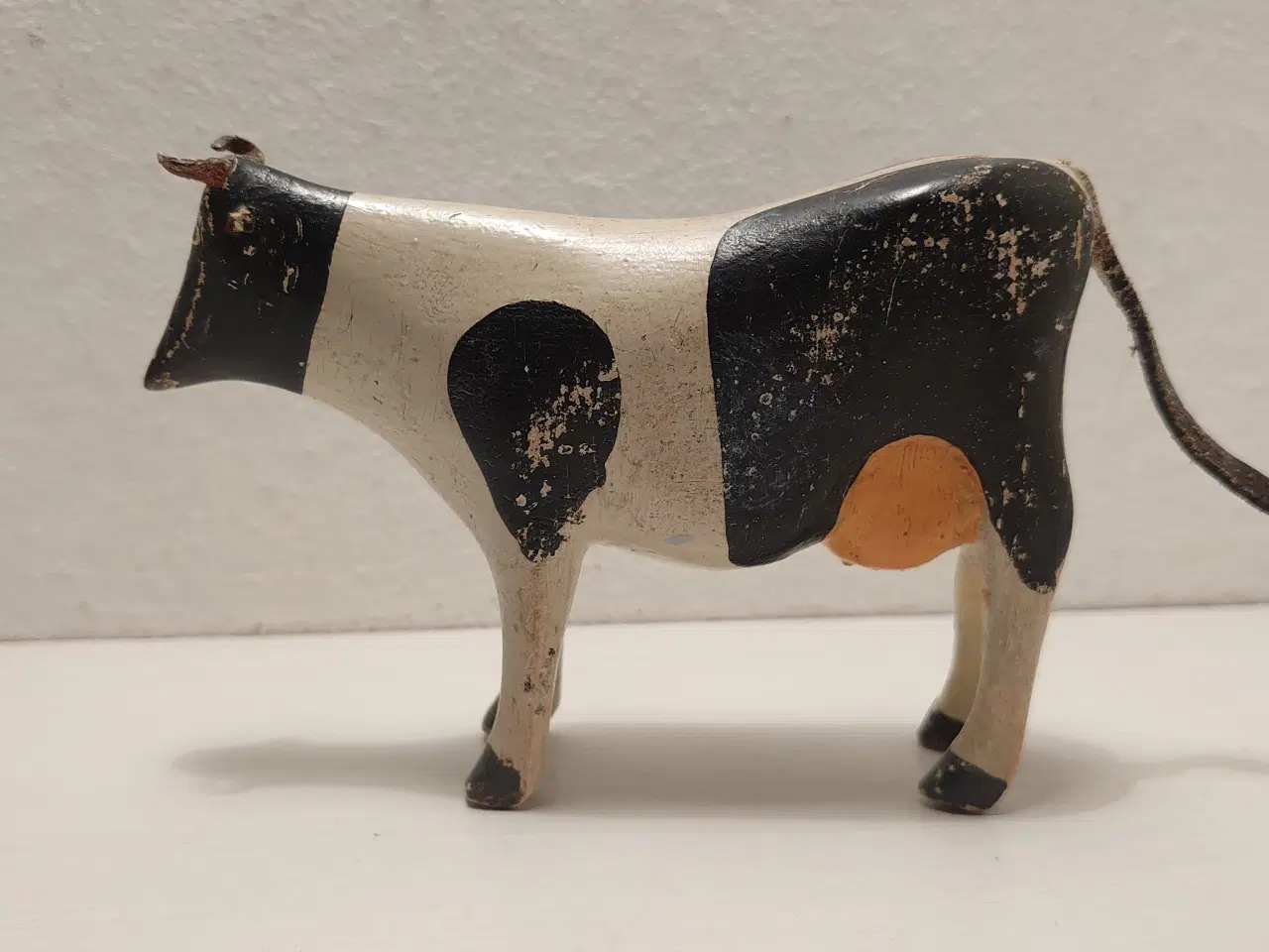 Billede 1 - Fængselslegetøj: Patineret ko. L. 12,5cm.1930´erne