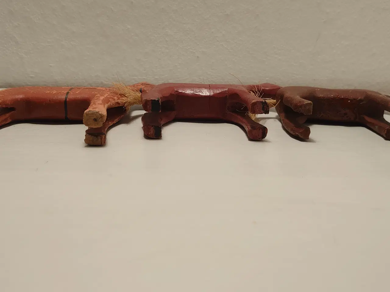 Billede 6 - Fængselslegetøj: 3 Brune heste. L. 11 og 2 x 9,5cm