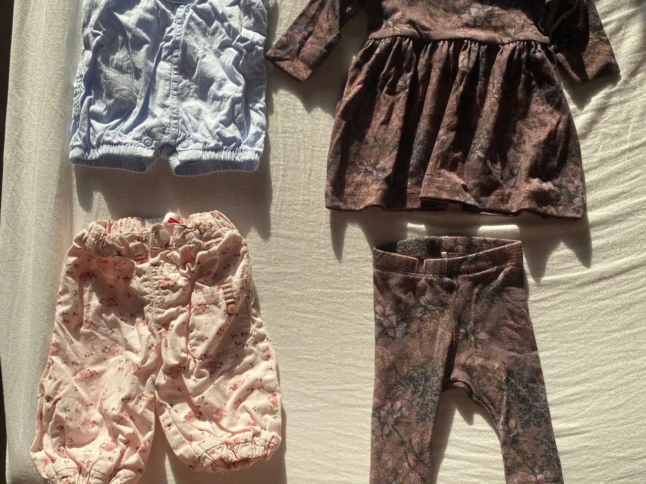 Billede 1 - Baby tøj sælges