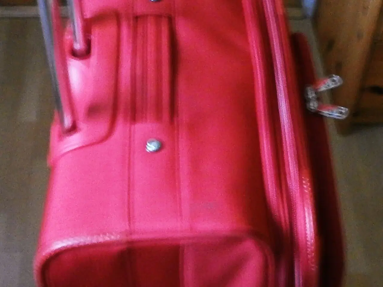 Billede 10 - Ny Rød Kuffert Sælges