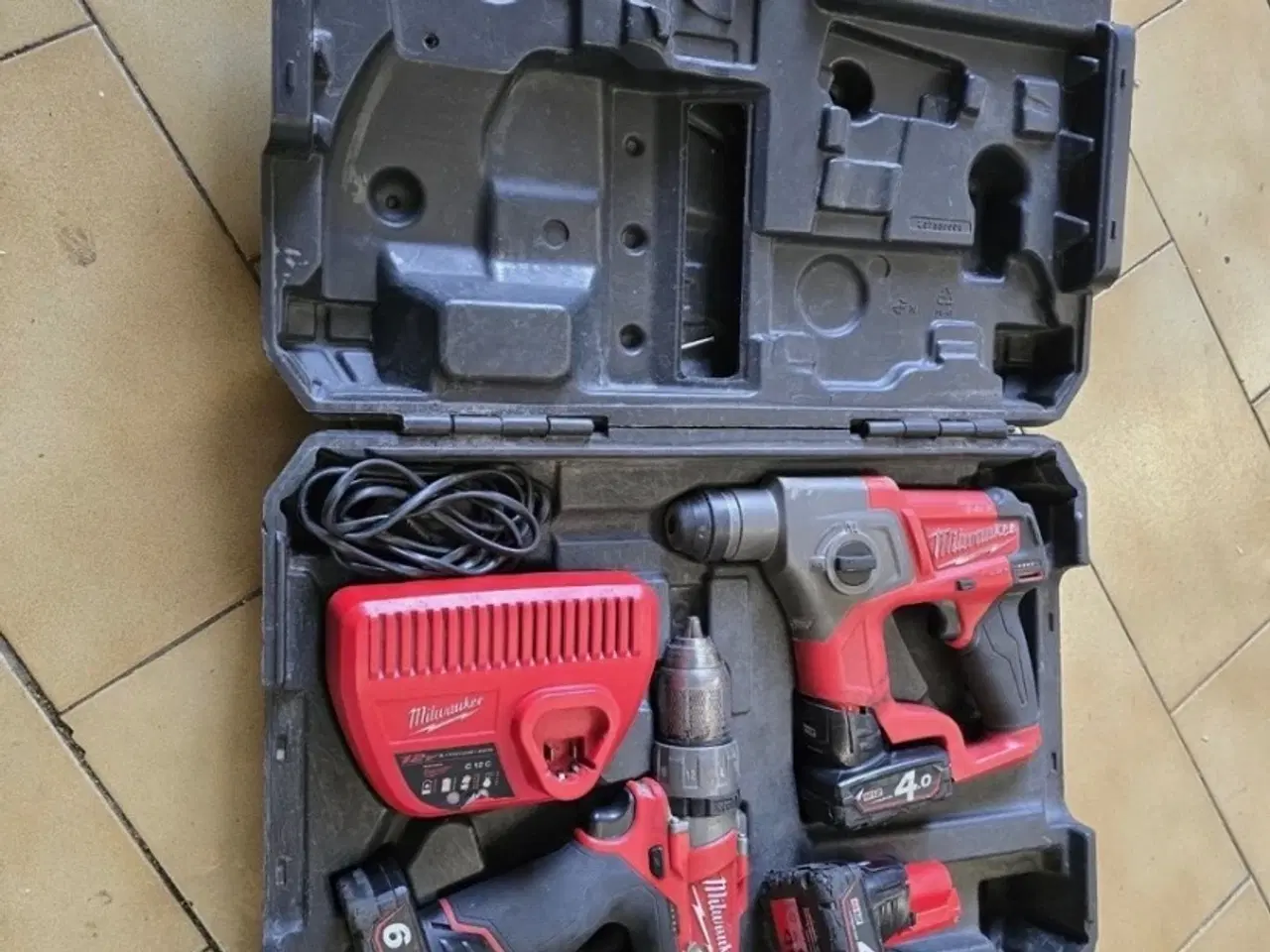 Billede 2 - Milwaukee sæt: 2 værktøjer + oplader + 3 batterier